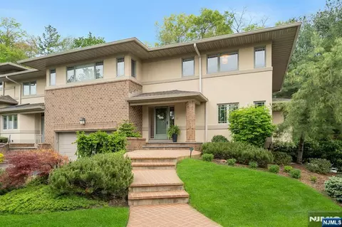 22 Fox Run, Allendale, NJ 07401