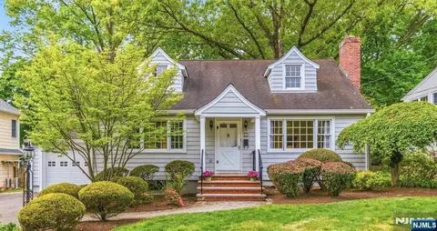 46 Kenmore Pl, Glen Rock, NJ 07452