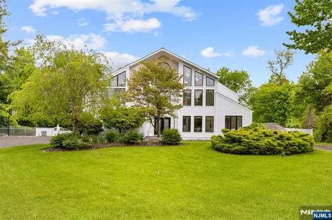 81 Greenwoods Rd, Old Tappan, NJ 07675