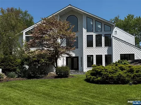 81 Greenwoods Rd, Old Tappan, NJ 07675