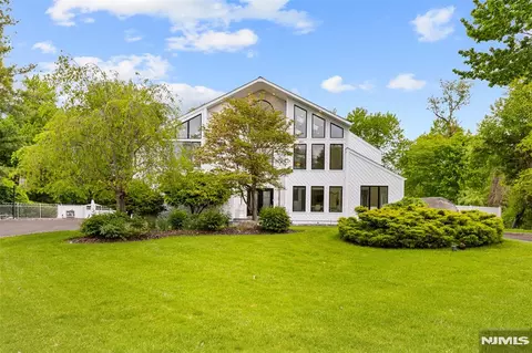 81 Greenwoods Rd, Old Tappan, NJ 07675