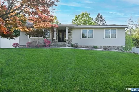 40 Plymouth Rd, Hillsdale, NJ 07642