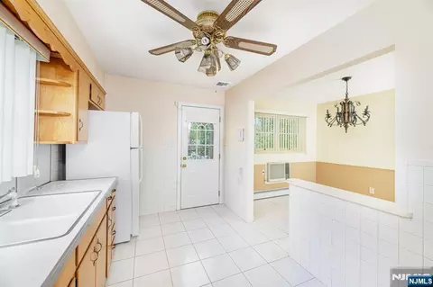 Entry Way - 225 Linden Rd, Wayne, NJ 07470 photo 1 of 1