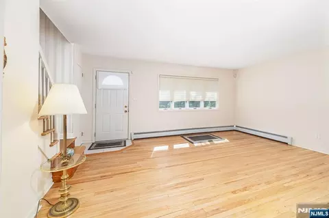 Living - 225 Linden Rd, Wayne, NJ 07470 photo 4 of 5