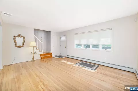 Living - 225 Linden Rd, Wayne, NJ 07470 photo 3 of 5