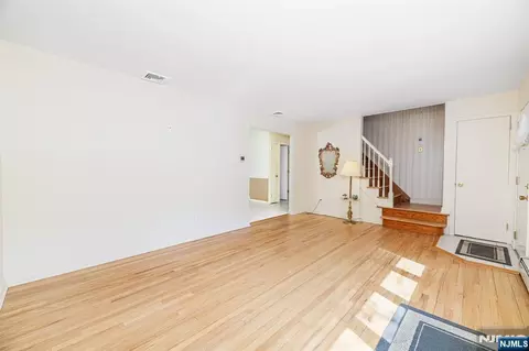 Living - 225 Linden Rd, Wayne, NJ 07470 photo 2 of 5