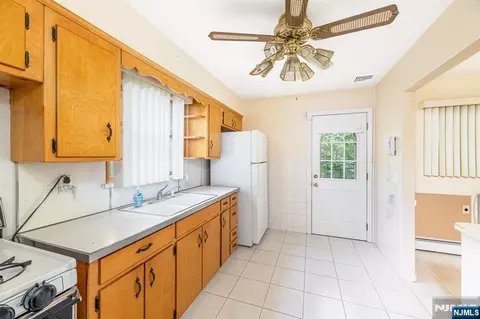 Kitchen - 225 Linden Rd, Wayne, NJ 07470 photo 1 of 2