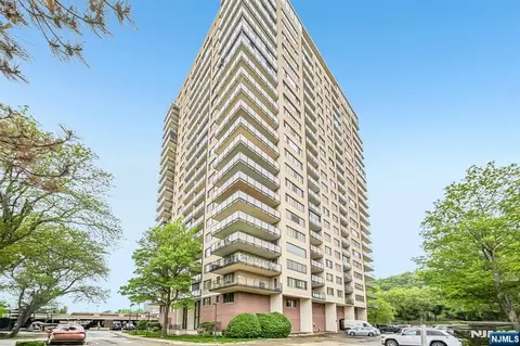 1203 River Rd #9G, Edgewater, NJ 07020