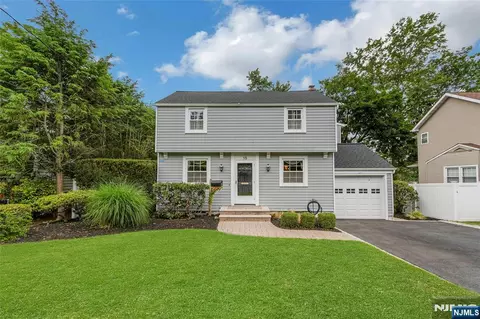 15 Colonial Rd, Tenafly, NJ 07670
