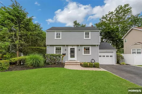 15 Colonial Rd, Tenafly, NJ 07670