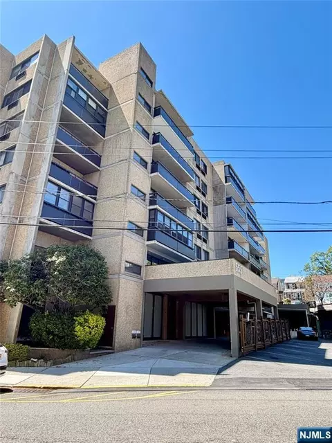 555 Gorge Rd #4I, Cliffside Park, NJ 07010