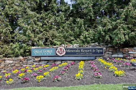 1 Gray Rock Dr #11, Vernon, NJ 07462