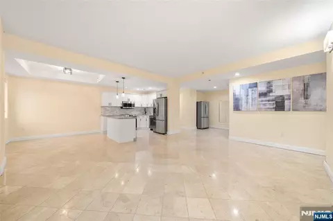 399 11th St #206, Palisades Park, NJ 07650