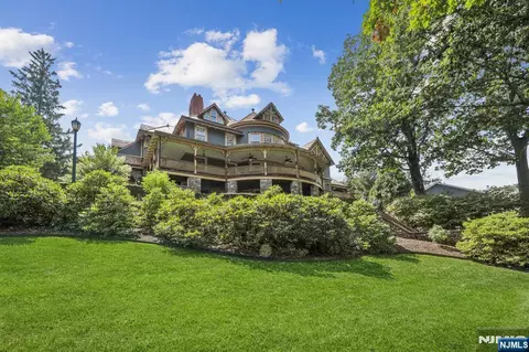 33 Edgemere Ave, Mount Arlington, NJ 07856