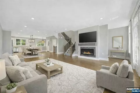 33 Cranberry Ln #17, Montvale, NJ 07645