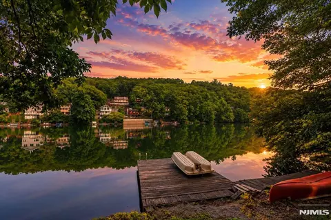 135 Skyline Lakes Dr, Ringwood, NJ 07456