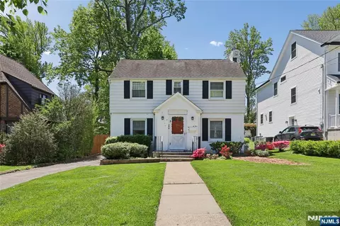 290 Winthrop Rd, Teaneck, NJ 07666