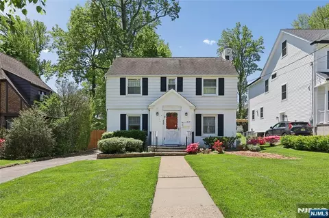 290 Winthrop Rd, Teaneck, NJ 07666