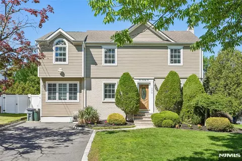 172 Concord Dr, River Edge, NJ 07661