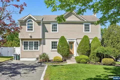 172 Concord Dr, River Edge, NJ 07661