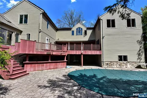 962 Arapaho Trl, Franklin Lakes, NJ 07417