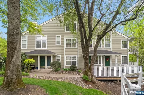 1014 Crown Ct #1014, Mahwah, NJ 07430