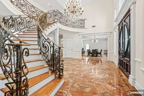512 Winterburn Grv, Cliffside Park, NJ 07010