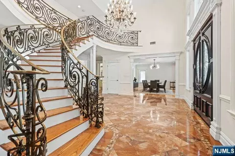 512 Winterburn Grv, Cliffside Park, NJ 07010