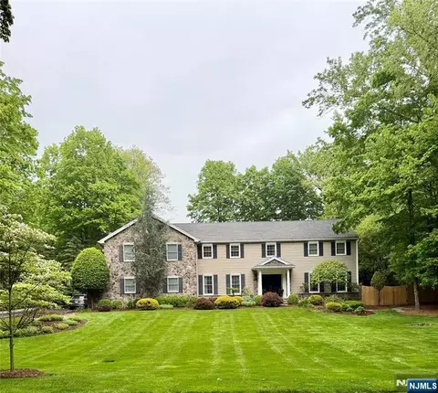 48 Hopper Farm Rd, Saddle River, NJ 07458
