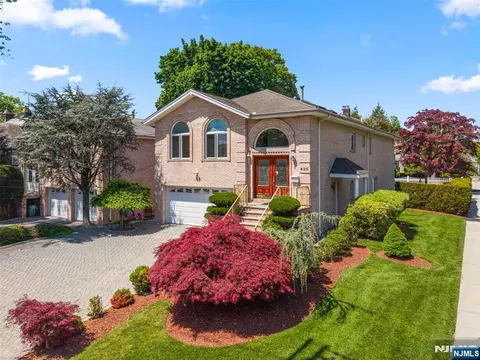 499 Morse Ave, Ridgefield, NJ 07657