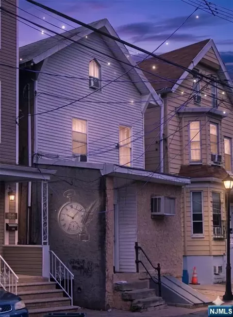150 Garside St, Newark, NJ 07104