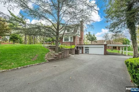 839 Rifle Rifle Camp Rd, Woodland Park, NJ 07424