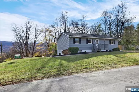 6 Van Buren Ave, Vernon, NJ 07462