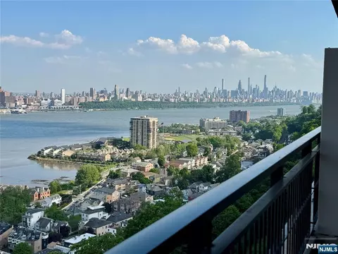 4 Horizon Rd #1417, Fort Lee, NJ 07024