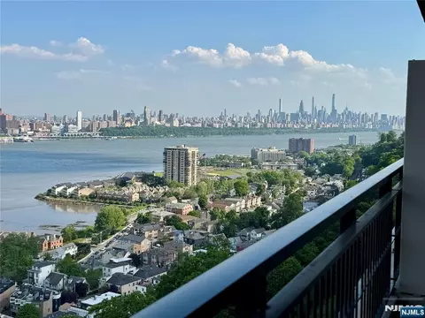 4 Horizon Rd #1417, Fort Lee, NJ 07024