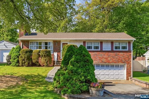 90 Mcnomee St, Oakland, NJ 07436