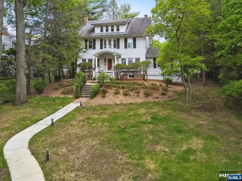 82 Arlington Ave, Caldwell, NJ 07006