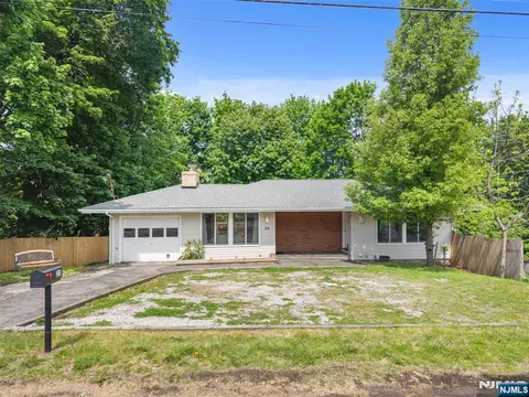 23 Sterling St, Franklin, NJ 07416