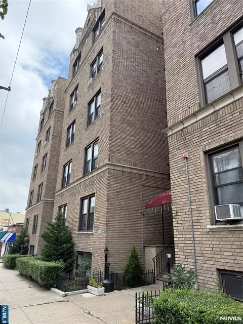 2700 John F Kennedy Blvd #302, Jersey City, NJ 07306