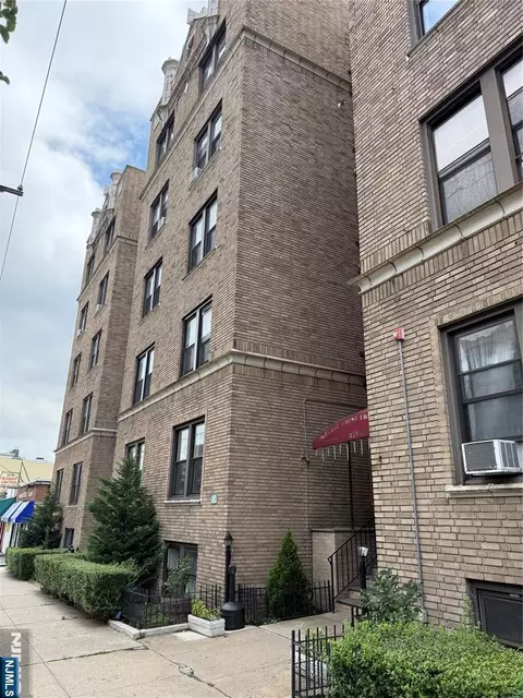 2700 John F Kennedy Blvd #302, Jersey City, NJ 07306