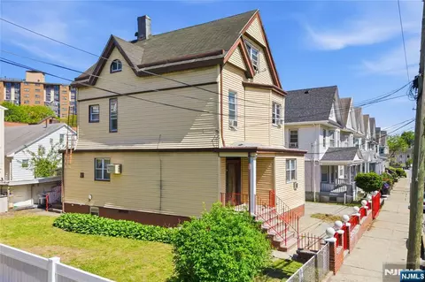144-146 Pearsall, Jersey City, NJ 07305