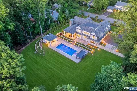 396 Knollwood Rd, Ridgewood, NJ 07450