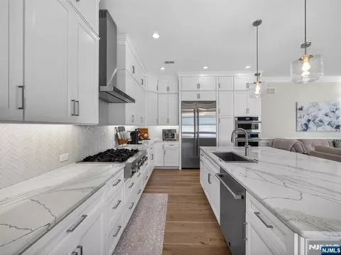 19 Woodmont Cir, River Vale, NJ 07675