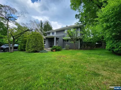 20 Elmwood Ter, Cresskill, NJ 07626