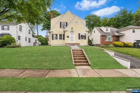 874 Elm Ave, River Edge, NJ 07661