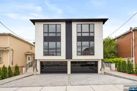 332 12th St #A, Palisades Park, NJ 07650