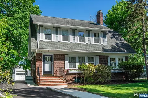61 Prospect St, Verona, NJ 07044
