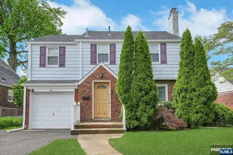 44 Golf Ct, Teaneck, NJ 07666