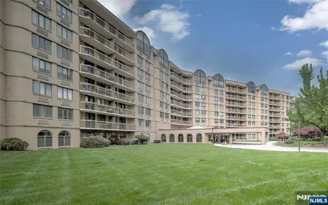 10 Smith Manor Blvd #211, West Orange, NJ 07052