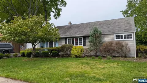620 Fermery Dr, New Milford, NJ 07646